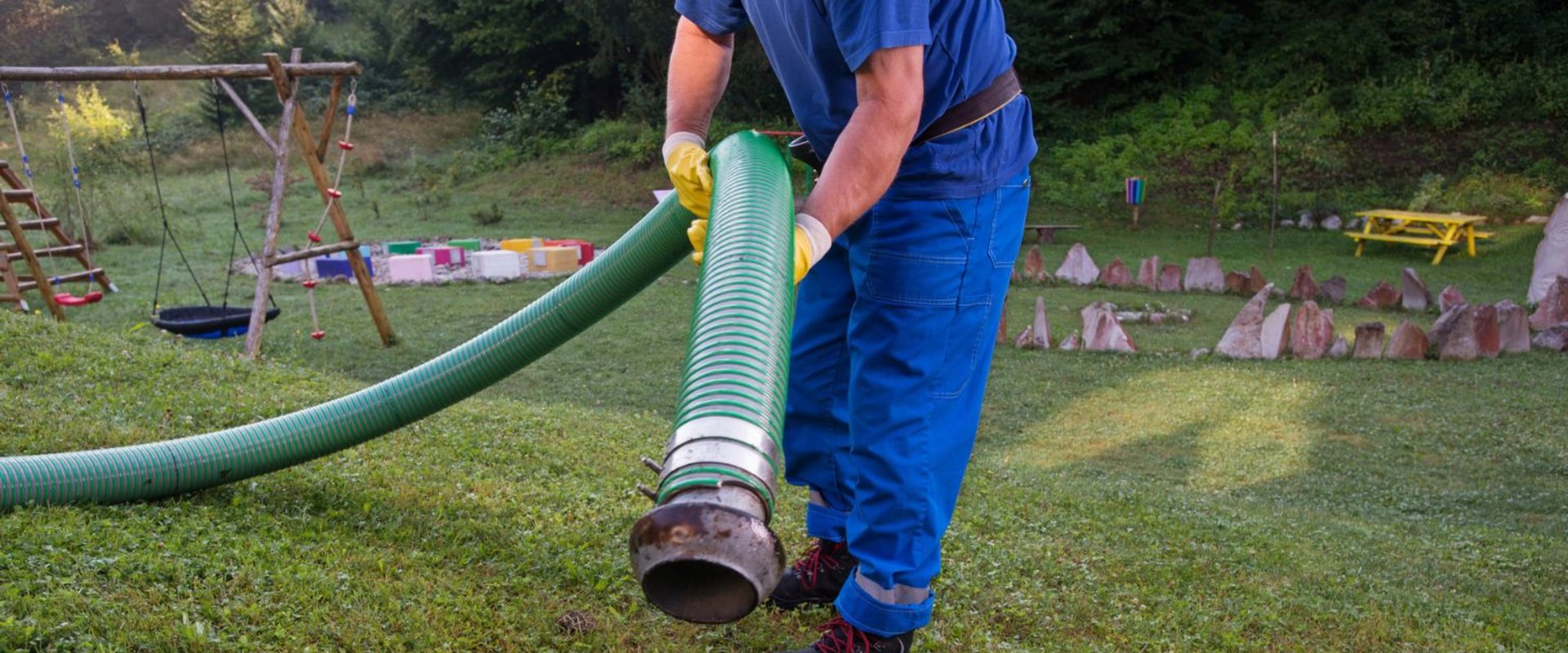 The Benefits of Hiring a Professional for Cleaning a Septic Tank Without Pumping
